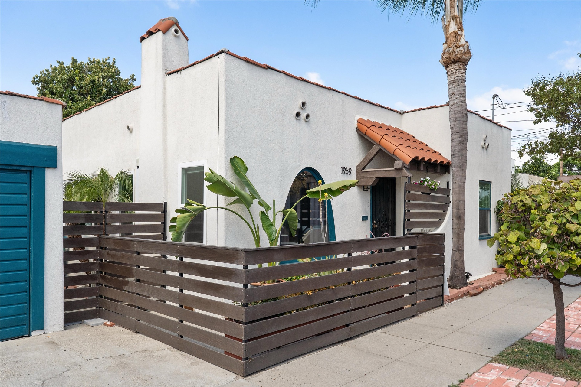 1959 Henderson Ave, front exterior