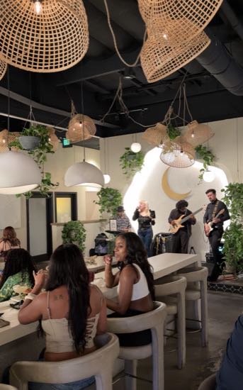 Luna Bistro & Cafe